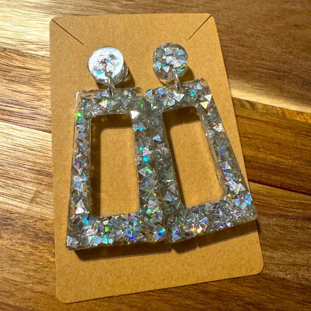 Stunning sparkly silver dangles!!